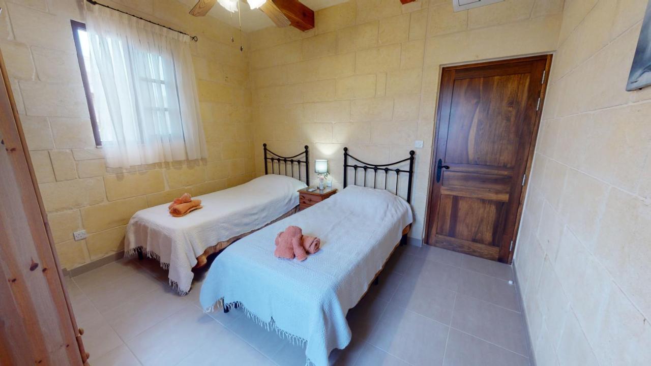 Qala Bed&Breakfast With Swimming Pool - Il-Wenniessa Екстериор снимка