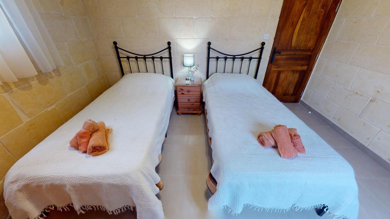 Qala Bed&Breakfast With Swimming Pool - Il-Wenniessa Екстериор снимка
