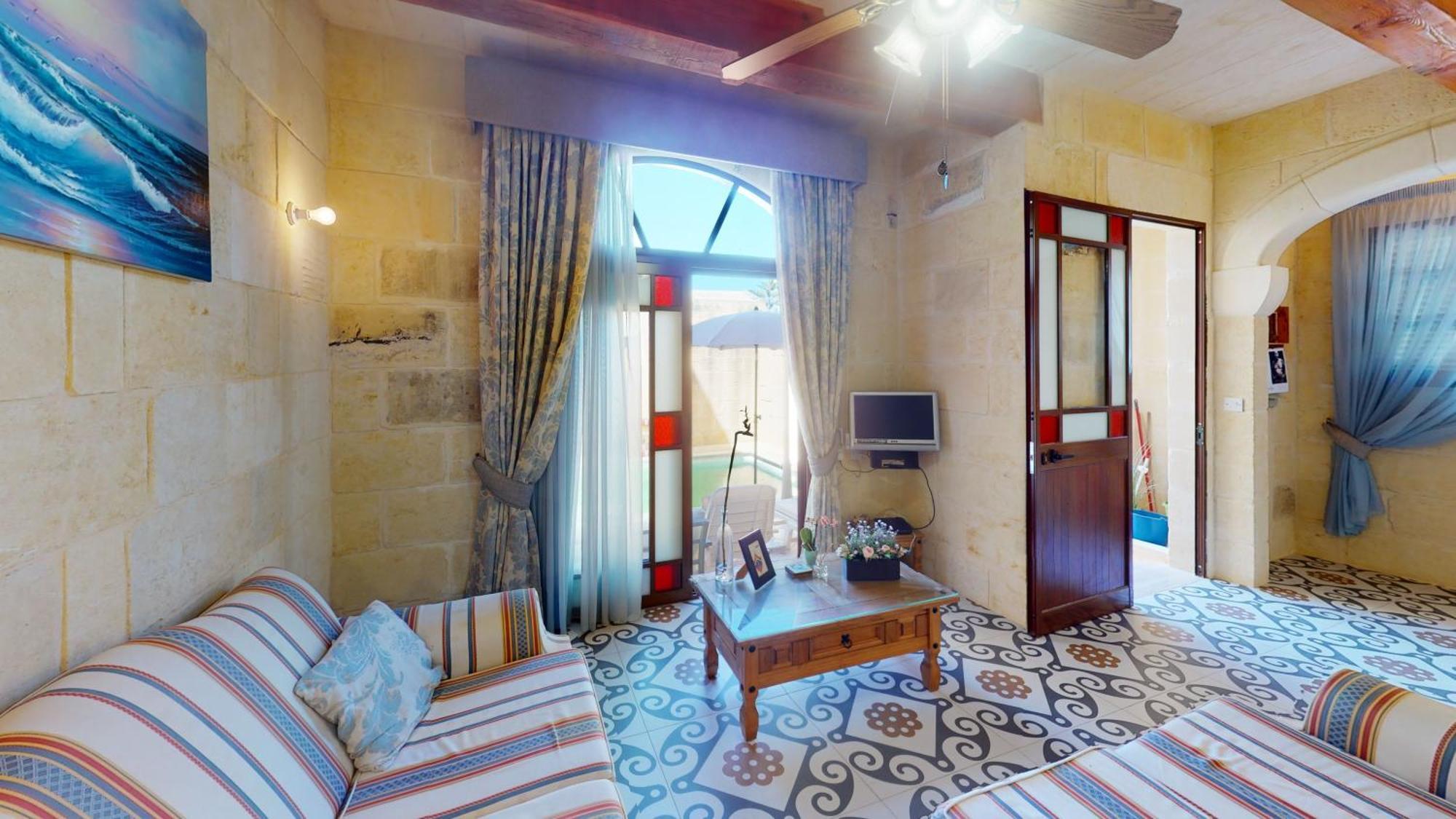 Qala Bed&Breakfast With Swimming Pool - Il-Wenniessa Екстериор снимка